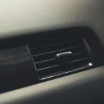 El aire acondicionado del coche no enfría: causas más frecuentes, qué revisar y cuánto puede costar