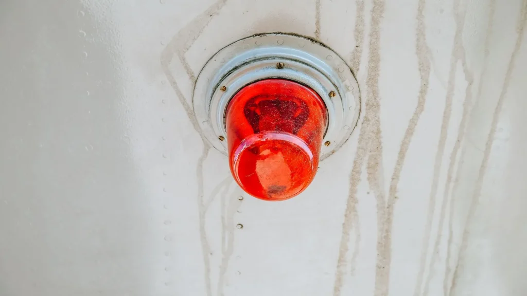 Luz de emergencia roja, imagen de apoyo para la baliza V16 obligatoria