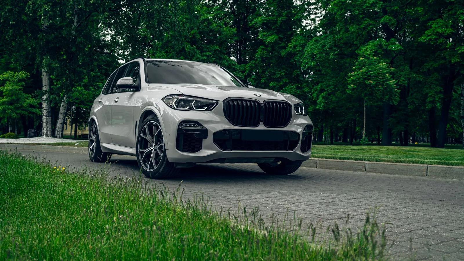 BMW prepara accesorios M Performance para los nuevos X5 e iX5, incluido el primer SUV eléctrico de la familia