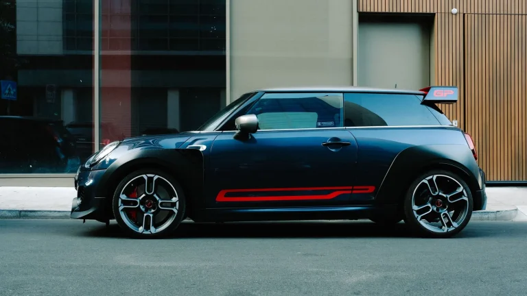 MINI Cooper S 5 puertas: 204 CV y más espacio sin renunciar al formato compacto