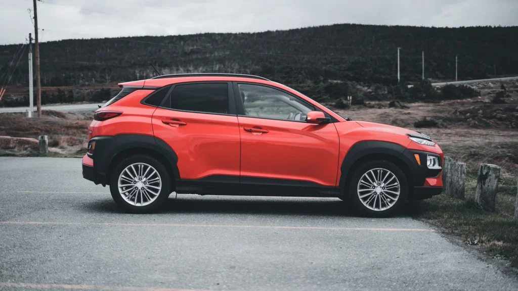 SUV rojo de diseño deportivo, imagen de apoyo para la información sobre el Opel Mokka GSE