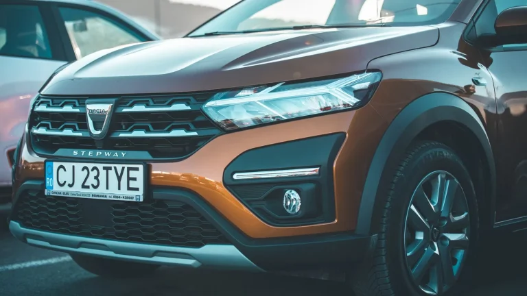 Dacia Striker abre pedidos: mezcla SUV, familiar y berlina con tres motores híbridos