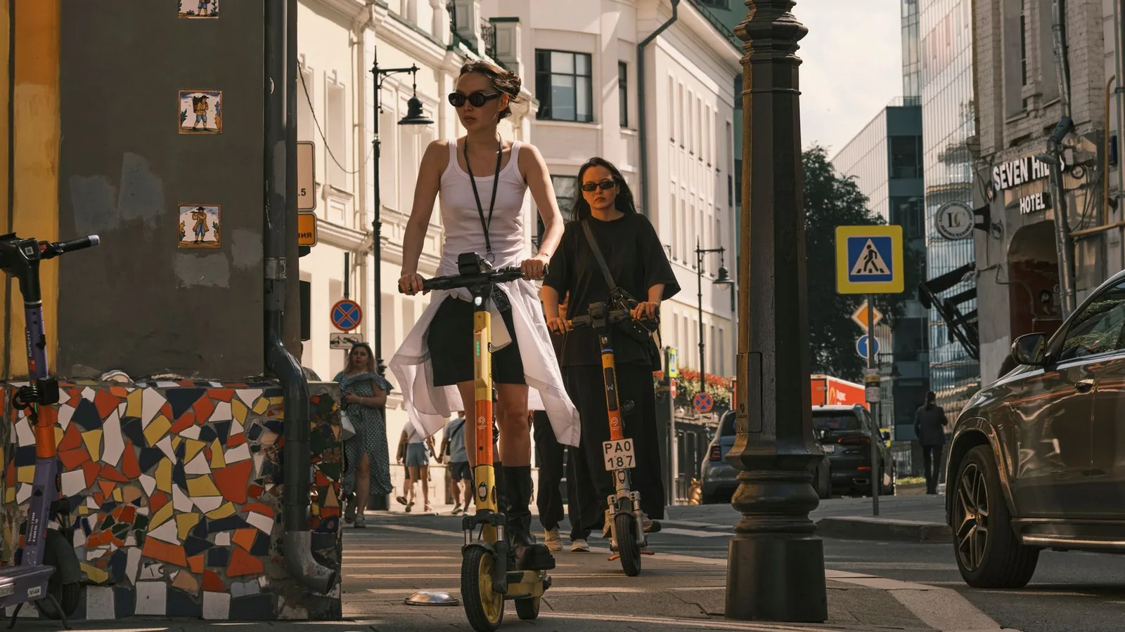 Patinetes eléctricos: casco, edad mínima y chaleco reflectante ya son obligatorios con la nueva norma