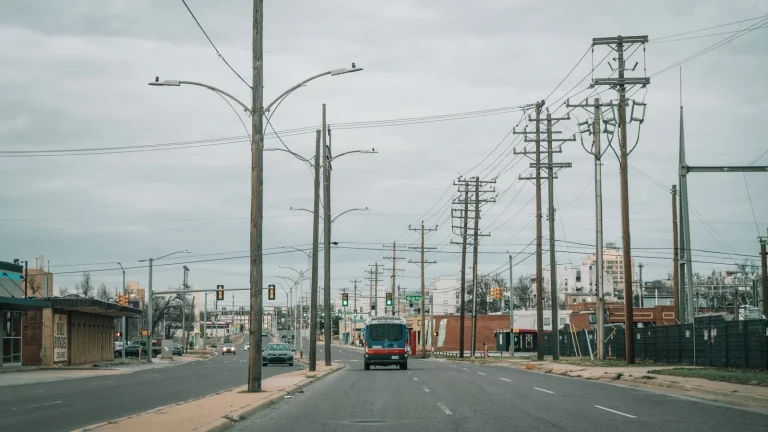 Victoria licita hasta 800 autobuses eléctricos mientras Queensland compra 630 diésel